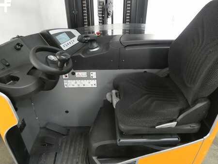 Reach Truck 2019  Still FM-X17 (3)