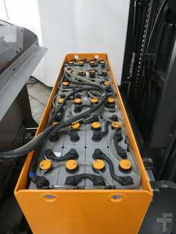 Reach Truck 2019  Still FM-X17 (4)