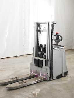 Stacker pedestre 2018  Still EXV20 (1)