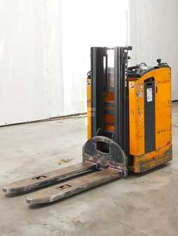 Stacker pedestre 2006  Still SD20 (1)