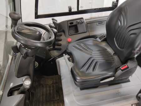 Chariots électriques à 4 roues 2016  Still RX60-45 (3)