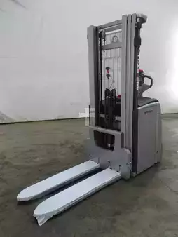 Pallet Stackers 2016  Still EXV20/BATT.NEU (1)