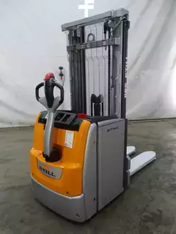 Pallet Stackers 2016  Still EXV20/BATT.NEU (2)