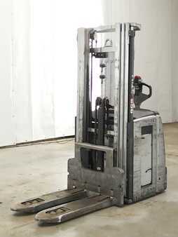 Stacker pedestre 2019  Still EXV20 (1)