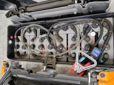 Tractor de arrastre 2019  Still LTX50 (4)