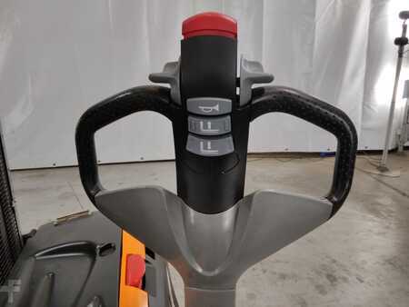 Stacker pedestre 2017  Still EXV14C (3)