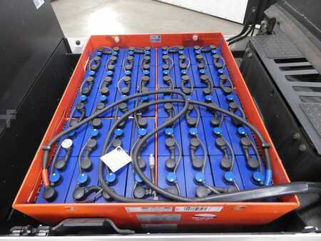 Chariots tracteurs 2018  Linde P250 (4)