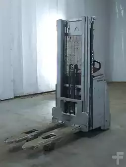 Stacker pedestre 2020  Still EXV16 (1)