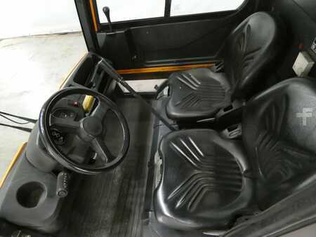 Vontató 2011  Still R07-25 (3)