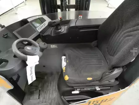 Schubmaststapler 2015  Still FM-X25 (3)