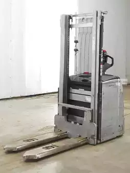 Stacker pedestre 2018  Still EXV16 (1)