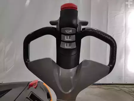 Stacker pedestre 2018  Still EXV16 (3)