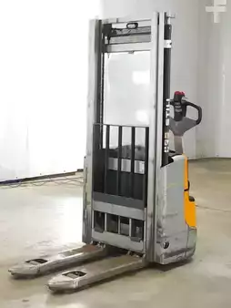 Magasemelésű béka 2015  Still EXV10/950MM (1)