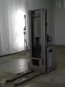 Hochhubwagen 2021  Still EXV16 (1)