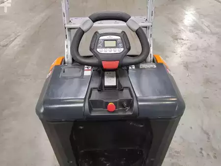 Tractor de arrastre 2021  Still LTX50 (3)