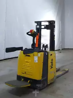 Ruční vysokozdvižný vozík 2011  Yale MS15X (2)