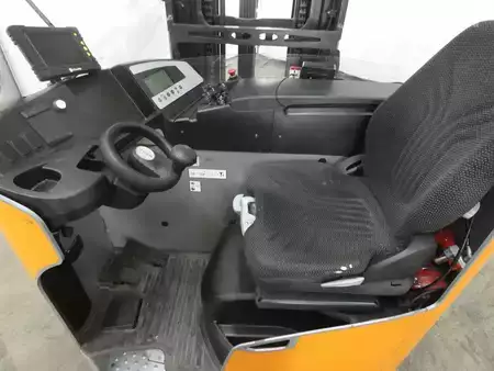 Chariots à mât rétractable 2019  Still FM-X17 (3)