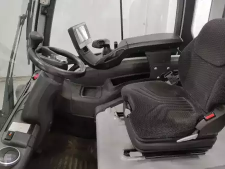 Elektromos 4 kerekű 2021  Still RX60-45 (3)