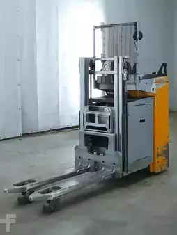 Stacker pedestre 2021  Still SXD20 (1)