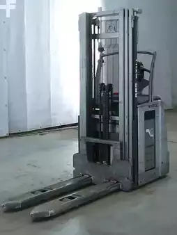 Stacker pedestre 2020  Still EXV16 (1)