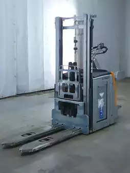 Stacker pedestre 2019  Still EXV-SF14 (1)