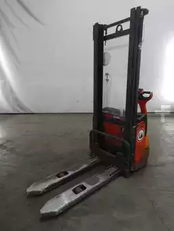 Ruční vysokozdvižný vozík 2005  Linde L12 (1)