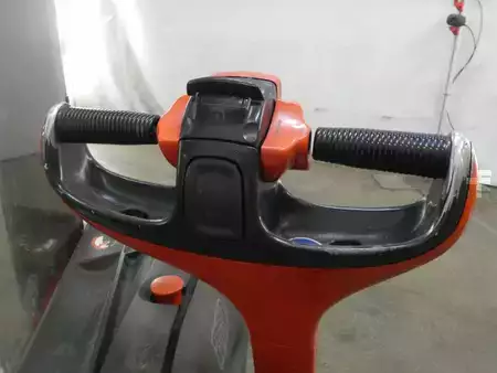 Ruční vysokozdvižný vozík 2005  Linde L12 (3)