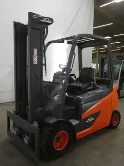 Elektro 4 Rad 2021  Linde E30S (1)