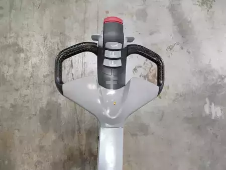 Stacker pedestre 2022  Still EXV16 (3)