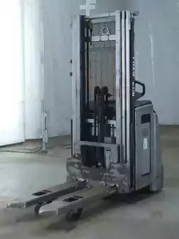Stacker pedestre 2018  Still EXV16I (1)