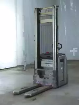 Stacker pedestre 2018  Still EXV16 (1)