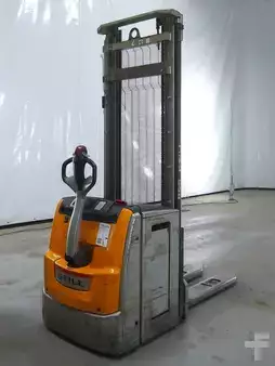 Stacker pedestre 2018  Still EXV16 (2)