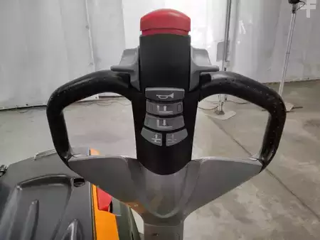 Stacker pedestre 2018  Still EXV14I (3)