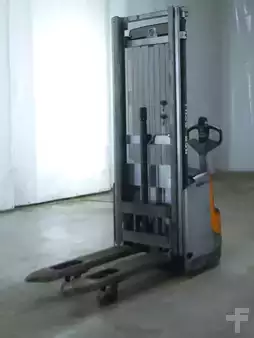 Stacker pedestre 2022  Still EXV12I (1)