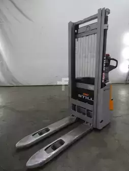 Stacker pedestre 2019  Still EXV10 (1)
