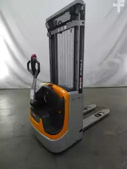 Stacker pedestre 2019  Still EXV10 (2)