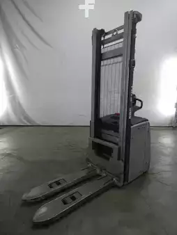 Pallet Stackers 2021  Still EXV20 (1)