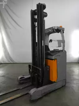 Reach Truck 2021  Still FM-X10 (1)
