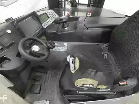 Reach Truck 2021  Still FM-X10 (3)