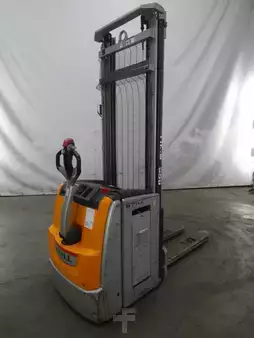 Pallet Stackers 2021  Still EXV16 (2)
