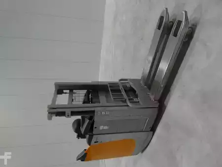 Stacker pedestre 2019  Still EXD-S20 (1)