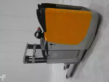 Stacker pedestre 2019  Still EXD-S20 (2)