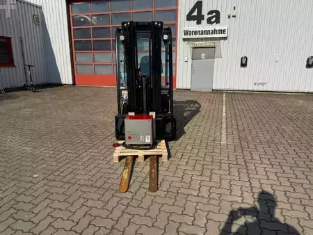 Eléctrica de 3 ruedas 2021  Yale ERP20VTLWB (2)