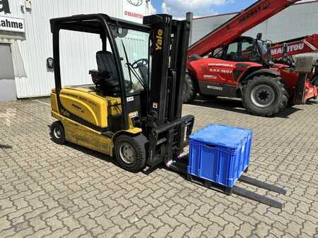 Chariots électriques à 4 roues 2021  Yale ERP25VLLWB (1)