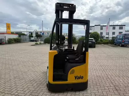Retráctil 2022  Yale MR25 (3)