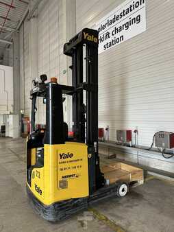 Carrelli retrattili 2022  Yale MR16 (2)
