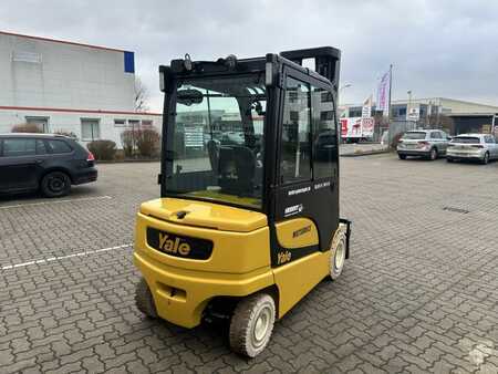 Elektryczne 4-kołowe 2024  Yale ERP35VLLWB (5)