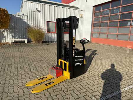 Ruční vysokozdvižný vozík 2025  Yale MS16 (1)