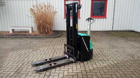 Pinontavaunu 2013  Mitsubishi SBP12N2 (1)