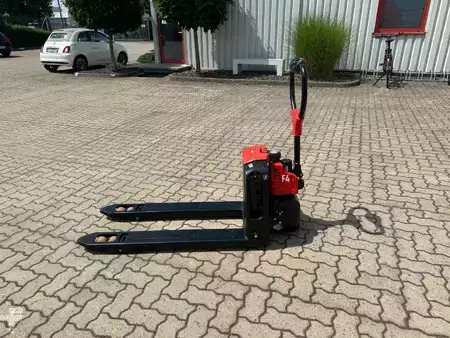 Porta-paletes manual 2024  EP Equipment F4 (2)